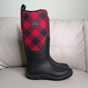 Muck Hale Tall Boots Red Black Checkers Women’s Size 5 NEW
